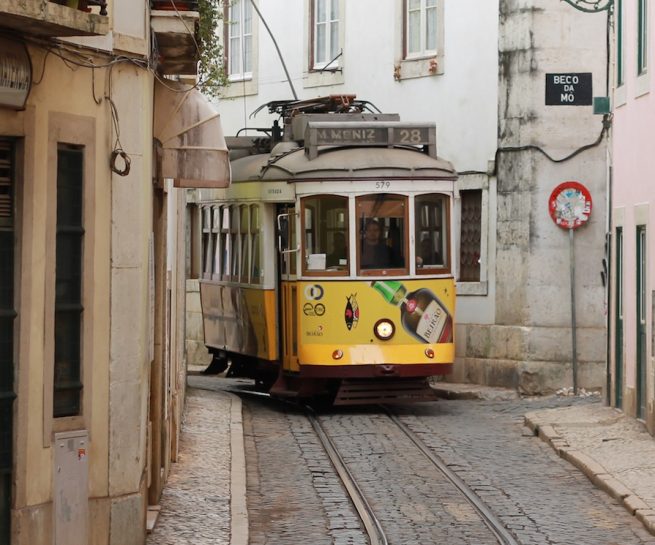 Zinggl_Buch_Picus_Lesereise_Lissabon_Tram_Eletrico