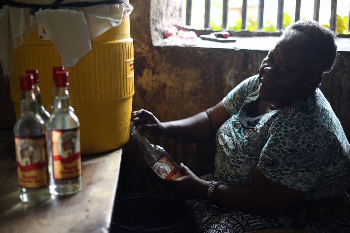 Zinggl_Reportage_LufthansaMagazin_Grenada_Rum_River_Antoine_Rivers_Herstellung_Karibik_08